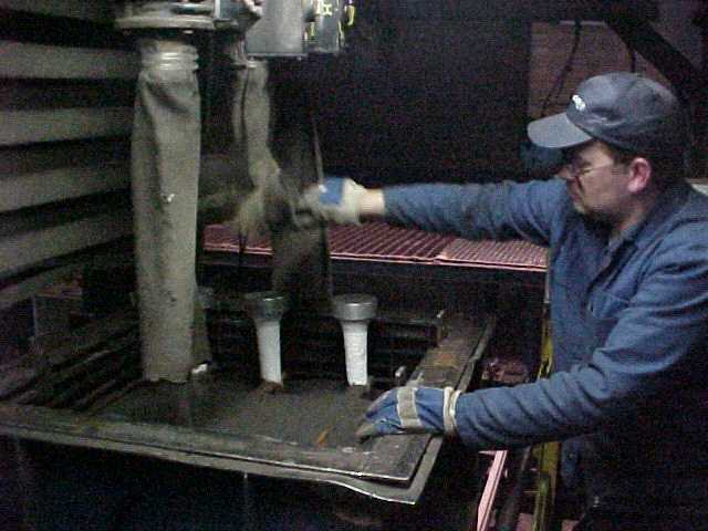 The box mould is filled with sand and the vacuum is drawn.